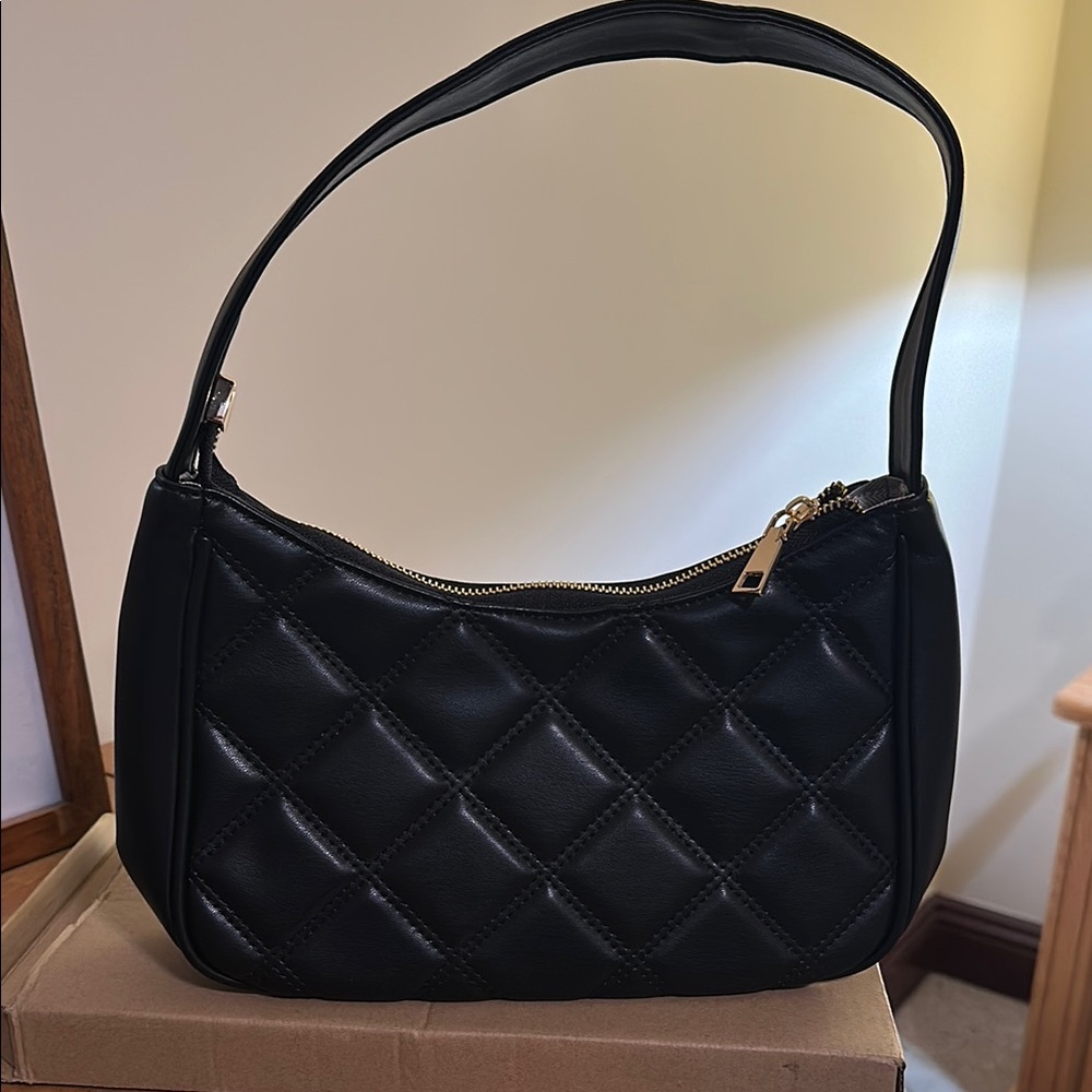 Elegant Black Quilted Handbag